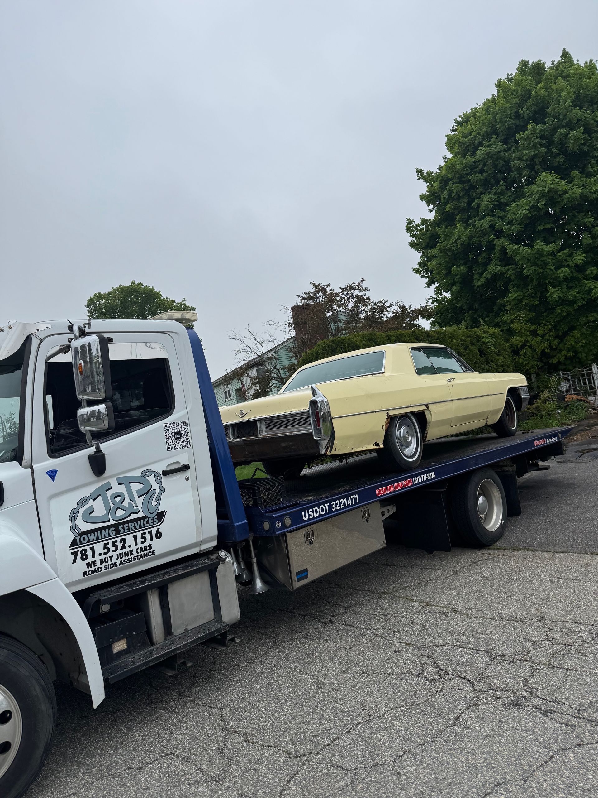 Tow truck from J&P Towing